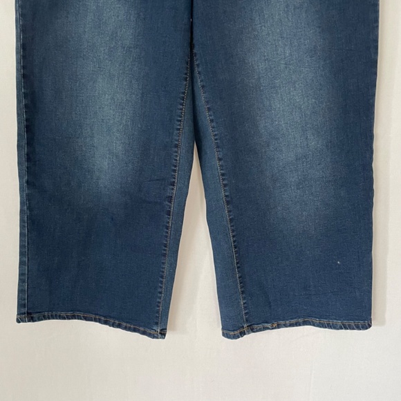 Cato Denim High Rise Wide Leg Cropped Jeans Size 10 - Picture 3 of 8